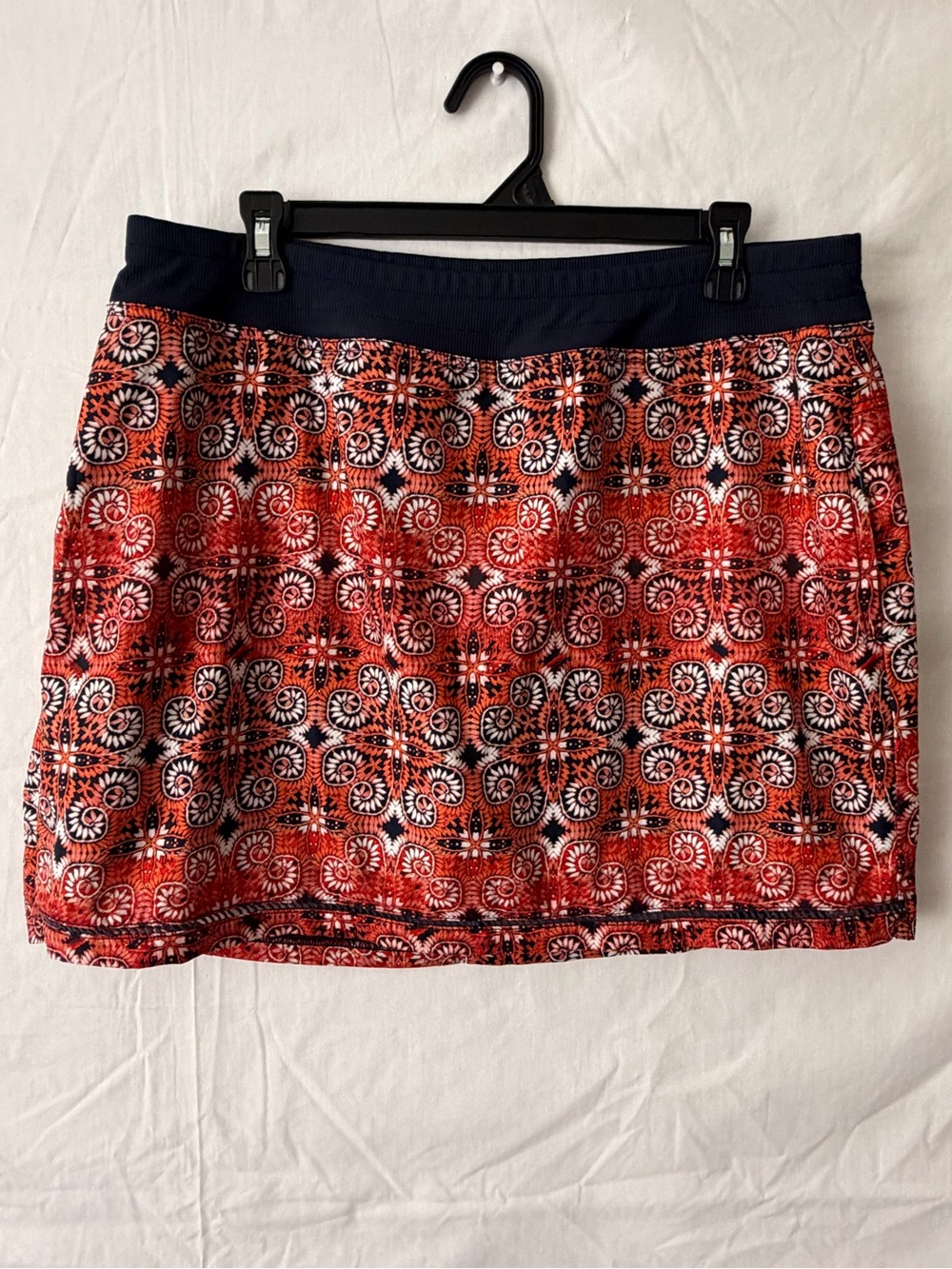 St. John’s Bay Women’s Orange Pattern Athletic Skort Size L (A679)